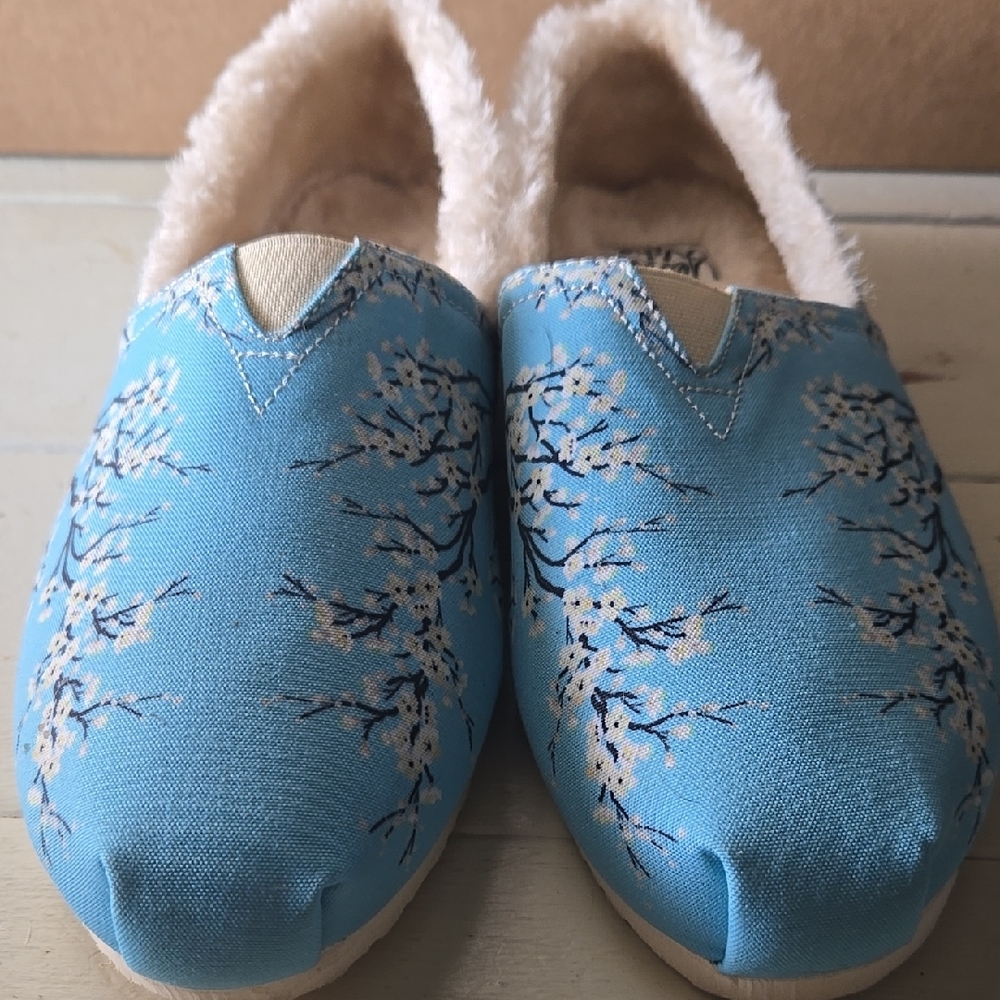 New Custom Made Floral Blue Cozy Slip-Ons